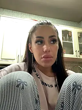 Snapshot of CataleyaSyrene chatting on 10-13-25, 06:46 CataleyaSyrene online show from 10-13-25, 06:46