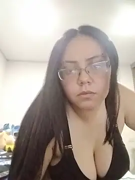 Snapshot of julieta_flores chatting on 02-11-26, 04:50 julieta flores online show from 02-11-26, 04:50