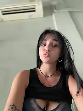 Snapshot of VendiMur chatting on 04-21-26, 01:18 VendiMur online show from 04-21-26, 01:18