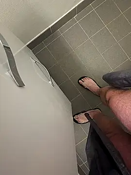 Snapshot of NuclearValue40 chatting on 02-19-26, 07:10 NuclearValue40 online show from 02-19-26, 07:10