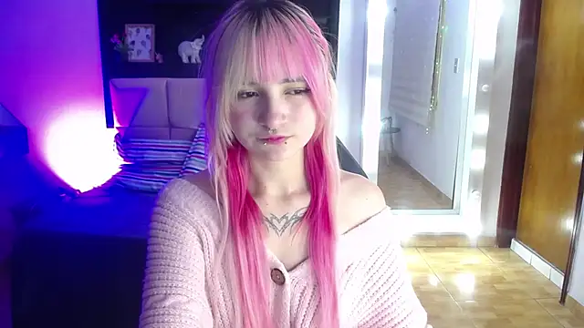 Snapshot of _Charlotte_Collins_ chatting on 06-19-26, 03:38 Charlotte Collins online show from 06-19-26, 03:38