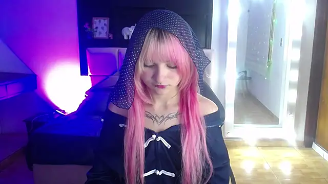 Snapshot of _Charlotte_Collins_ chatting on 06-22-26, 03:53 Charlotte Collins online show from 06-22-26, 03:53