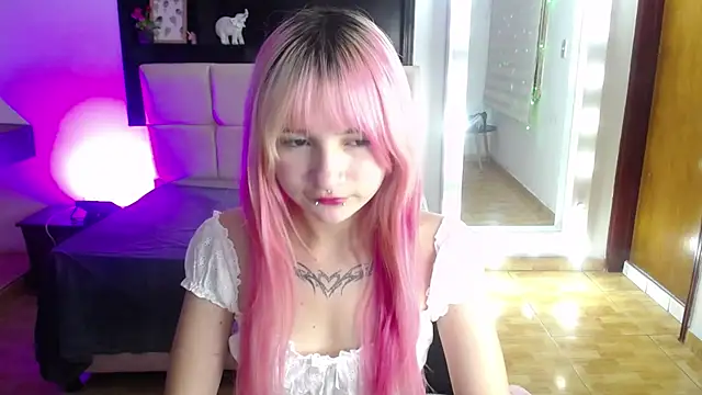 Snapshot of _Charlotte_Collins_ chatting on 06-23-26, 04:05 Charlotte Collins online show from 06-23-26, 04:05