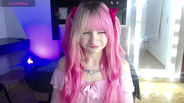 Snapshot of _Charlotte_Collins_ chatting on 07-01-26, 04:29 Charlotte Collins online show from 07-01-26, 04:29