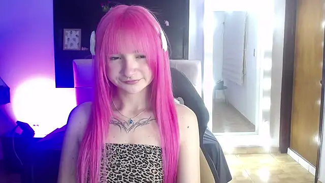 Snapshot of _Charlotte_Collins_ chatting on 07-17-26, 04:34 Charlotte Collins online show from 07-17-26, 04:34