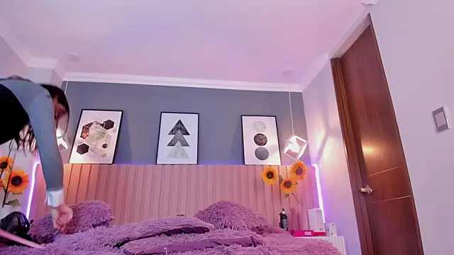 Nina Ford online show from 04-09-26, 03:17