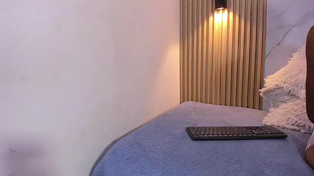 Valentinaliux  online show from 03-19-26, 11:47