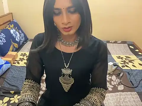 LuvLayla online show from 04-19-26, 08:44