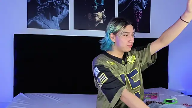 Snapshot of AngelFlexxx chatting on 04-15-26, 08:20 AngelFlexxx online show from 04-15-26, 08:20