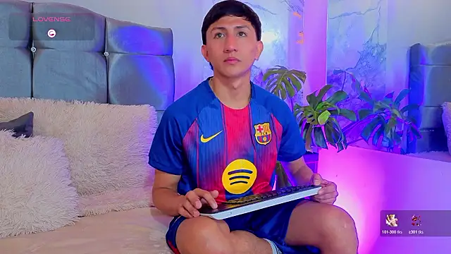 oliver mr  online show from 03-26-26, 07:41