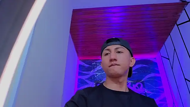 oliver mr  online show from 04-09-26, 07:41