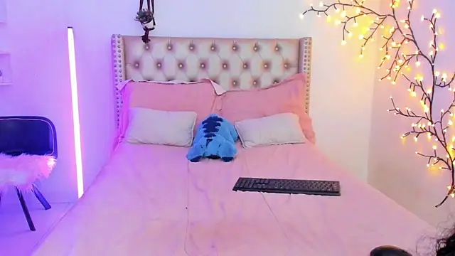 LenaStylesOA online show from 03-22-26, 09:51