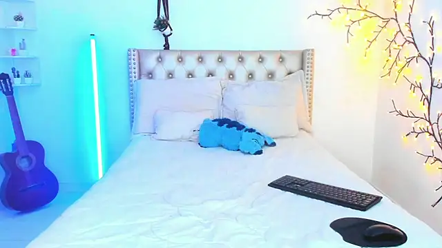 LenaStylesOA online show from 04-06-26, 08:32