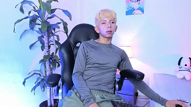 Snapshot of Hyunjin_Son chatting on 01-05-26, 05:27 Hyunjin Son online show from 01-05-26, 05:27