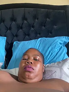 Curvycandy95 online show from 04-12-26, 10:53