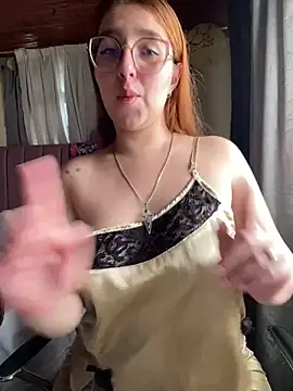 CoraVibes online show from 05-17-26, 12:23