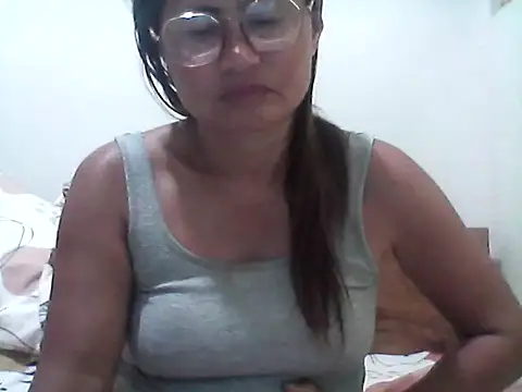 nathalie0045 online show from 07-07-26, 10:25