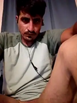 Snapshot of Arce92 chatting on 06-24-26, 10:25 Arce92 online show from 06-24-26, 10:25