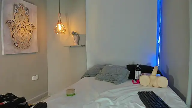Snapshot of Mia_Duarte1 chatting on 06-30-26, 01:01 Mia Duarte1 online show from 06-30-26, 01:01