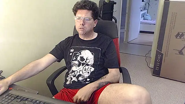 blueandwhite1 online show from 04-11-26, 08:40