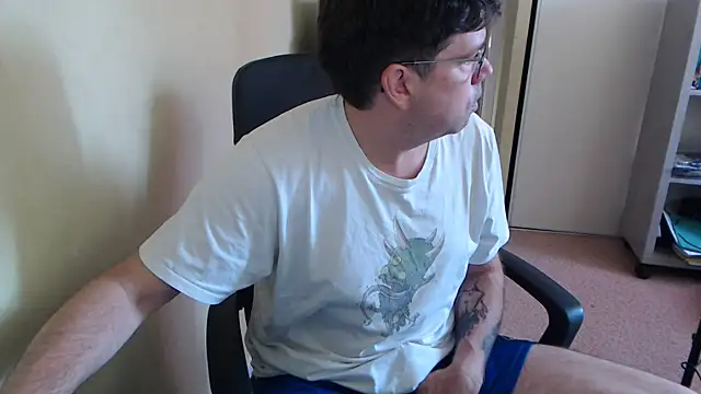 blueandwhite1 online show from 06-17-26, 07:00