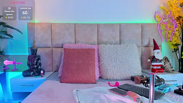 Snapshot of GabbieMonson chatting on 12-18-25, 01:39 GabbieMonson online show from 12-18-25, 01:39