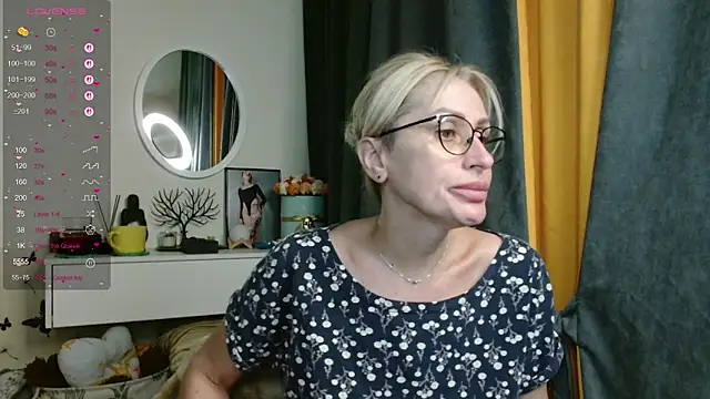 Snapshot of PamellaMurphy chatting on 06-18-26, 11:53 PamellaMurphy online show from 06-18-26, 11:53