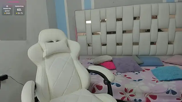 iamCharlotte19 online show from 11-12-25, 07:24