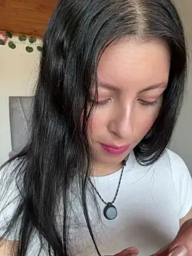 Mia salinass online show from 07-17-26, 05:51