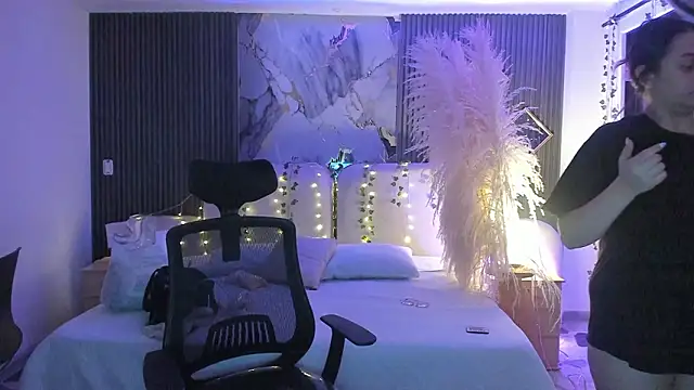 SarahCastro1  online show from 02-28-26, 04:02