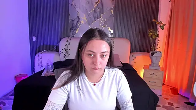 Snapshot of SarahCastro1_ chatting on 06-07-26, 04:05 SarahCastro1 online show from 06-07-26, 04:05
