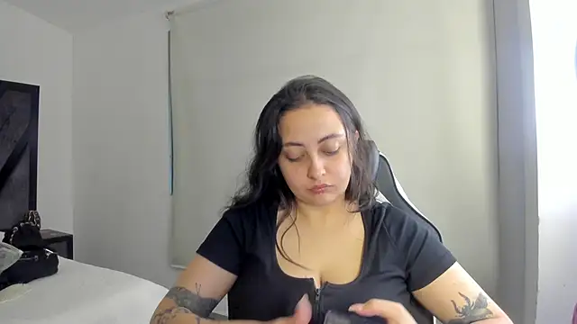 Snapshot of SarahCastro1_ chatting on 06-23-26, 12:41 SarahCastro1 online show from 06-23-26, 12:41