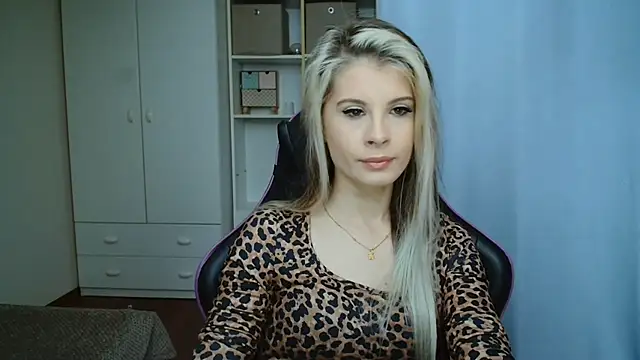 KristineGlow online show from 05-19-26, 06:31