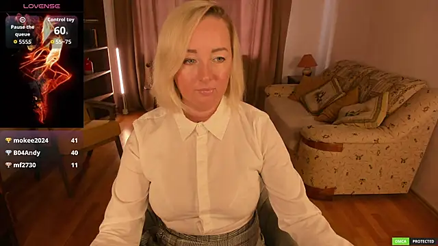 Snapshot of sexmom8 chatting on 07-12-26, 11:34 sexmom8 online show from 07-12-26, 11:34