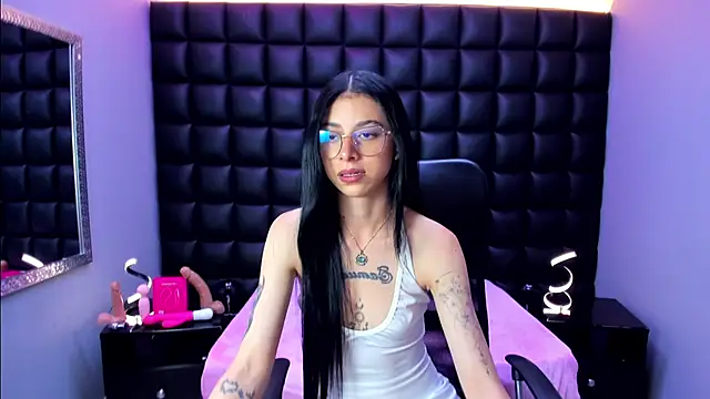 Snapshot of Dulce_Miaa_ chatting on 07-06-26, 06:21 Dulce Miaa online show from 07-06-26, 06:21