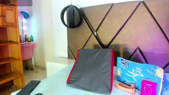 PenelopeGuzman   online show from 04-16-26, 09:50