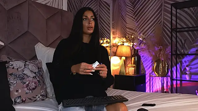 EvaRhea online show from 04-04-26, 02:54