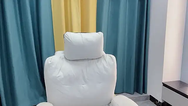 xiaoyang5200 online show from 03-18-26, 11:46