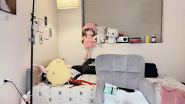 MaiLiiil online show from 12-21-25, 02:46