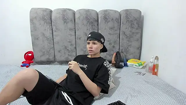 Snapshot of Bruno_Cruzz chatting on 06-19-26, 02:16 Bruno Cruzz online show from 06-19-26, 02:16