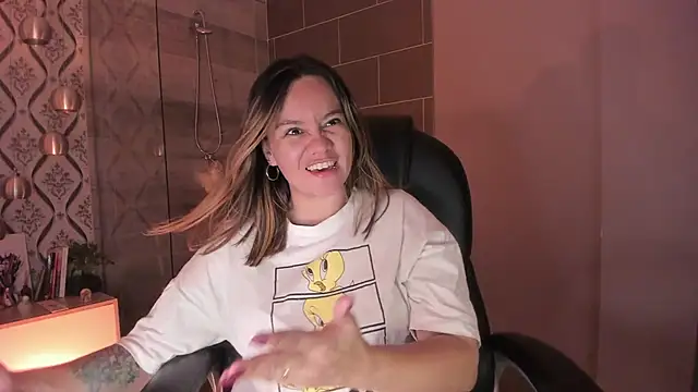 Sky Junne online show from 03-13-26, 05:30