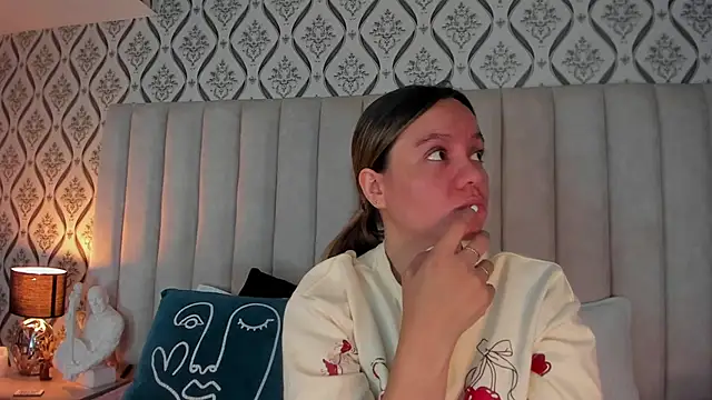 Sky Junne online show from 03-30-26, 05:25