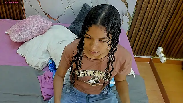 Snapshot of VictoriaDuart chatting on 09-21-25, 08:10 VictoriaDuart online show from 09-21-25, 08:10