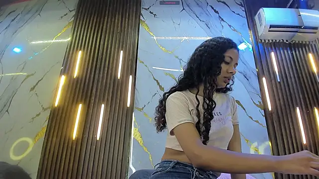 Snapshot of VictoriaDuart chatting on 11-27-25, 08:00 VictoriaDuart online show from 11-27-25, 08:00