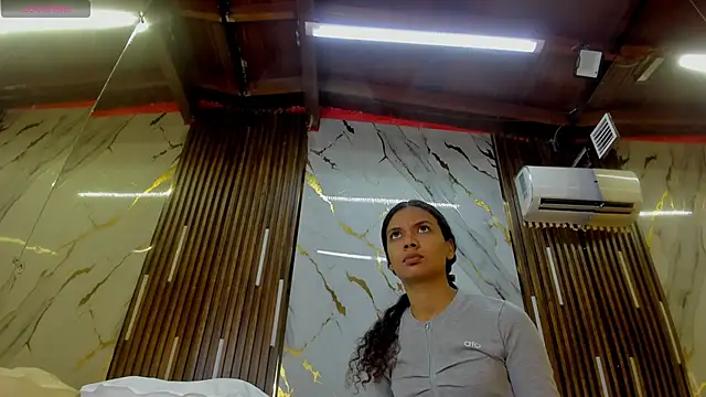 Snapshot of VictoriaDuart chatting on 11-30-25, 05:50 VictoriaDuart online show from 11-30-25, 05:50