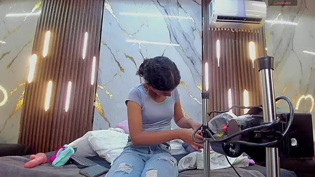 Snapshot of VictoriaDuart chatting on 12-14-25, 08:35 VictoriaDuart online show from 12-14-25, 08:35