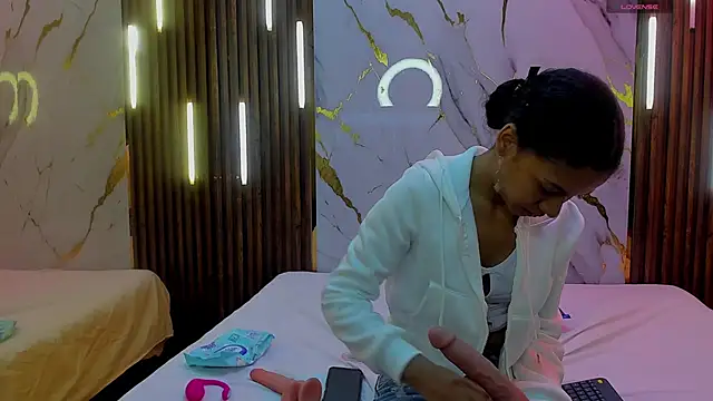 Snapshot of VictoriaDuart chatting on 12-15-25, 08:46 VictoriaDuart online show from 12-15-25, 08:46