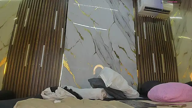 Snapshot of VictoriaDuart chatting on 12-20-25, 07:54 VictoriaDuart online show from 12-20-25, 07:54