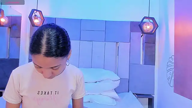 Snapshot of VictoriaDuart chatting on 02-02-26, 08:07 VictoriaDuart online show from 02-02-26, 08:07