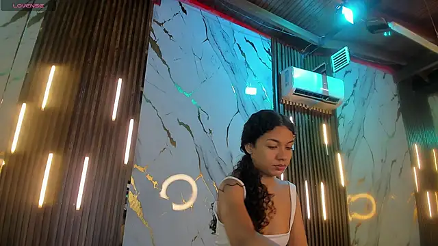 Snapshot of VictoriaDuart chatting on 02-26-26, 08:30 VictoriaDuart online show from 02-26-26, 08:30